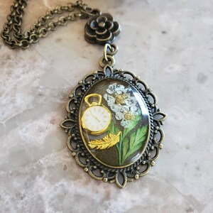 Naszyjnik z żywicy w stylu vintage z zegarem i piórkiem Naszyjnik łańcuchowy Punkrock Gothic Steampunk Żywica Sztuka Biżuteria z żywicy Urok Biżuteria Medalion Pierścień