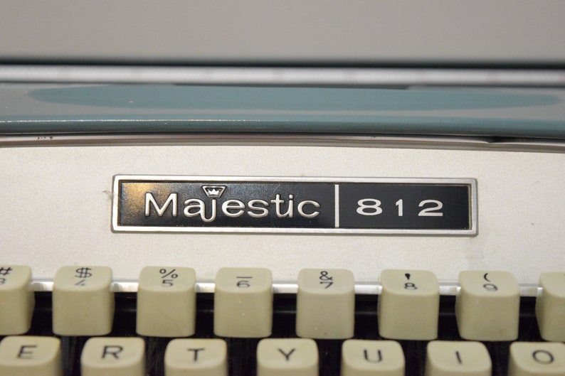 Blue Majestic 812 Manual Typewriter Home & Living Typewriters ...