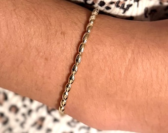 14K Gold gefülltes zierliches Armband, wählen Sie Perlen-Stil, Reis-Perle oder runde Perle, minimalistisches stapelbares Armband, Geschenk für Sie oder Kinder