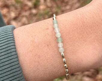 Stapelbares 14k Gold Filled Reis Bead Armband, Zierliches Armband mit Edelstein Optionen, Geschenk für Damen & Kinder