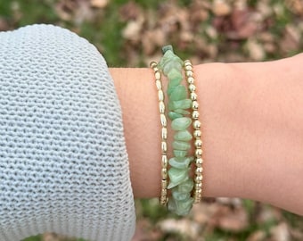 Kinder & Erwachsene Grüner Aventurin Chip Armband Set - Einzel, 2 oder 3 stapelbare Edelstein Armbänder, 14k Gold Filled, Reis und runde Perlen