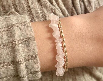 Rosenquarz Armband Set von 2 oder 3, natürliche Kristall Chip Armband, 14K Gold Filled Perlen Armband, Damen und Kinder zierliches stapelbares Geschenk