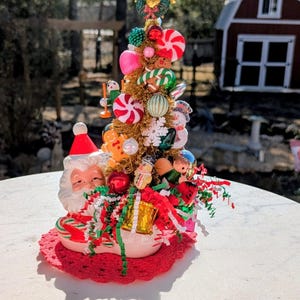 Kitsch Christmas Decoration; Mid-Century Brinns Santa Taper; bottle brush tree kitsch