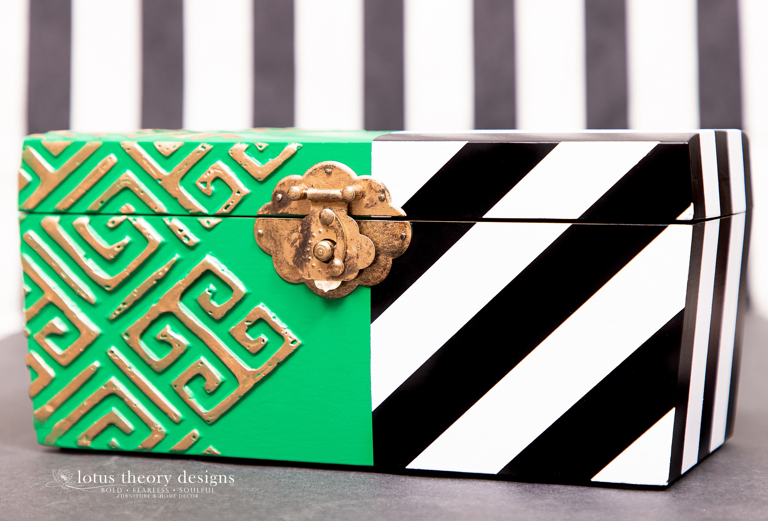 Caja de baratijas verde en blanco y negro. Pequeña caja | Etsy