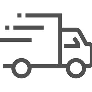 Puede incluir: Un icono de arte lineal minimalista de color gris oscuro que representa un camión de reparto orientado a la derecha. El camión presenta una caja de carga rectangular simple, una cabina con ventana, dos ruedas circulares y tres líneas.