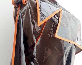Trench noir en vinyle transparent pour femme : Style urbain tendance.