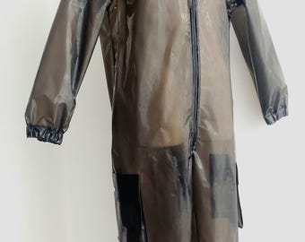Combi-short transparent coloré en TPU réutilisable avec capuche - Protection globale ! Suite parentale pour adultes. Vêtements de pluie de créateurs, tendance streetwear, body.