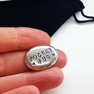 Pocket Hug Pewter Pebble, presente para familiares e entes queridos