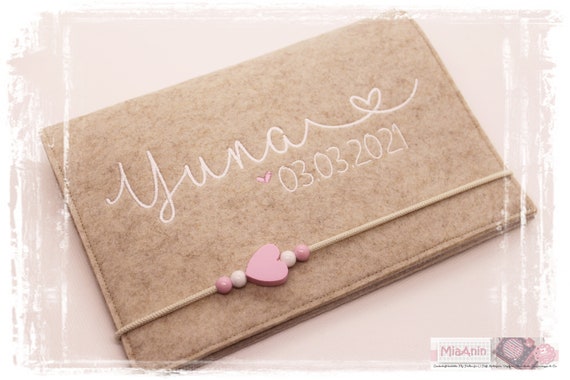 U-Heft Hülle Filz Herz Junge Mädchen personalisiert HERZ beige weiß rosa bestickt Impfpassfach