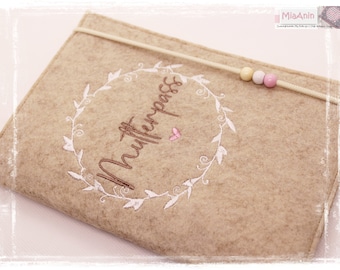 Mother's passport cover mother's passport heart beige white embroidered floral wreath Mama Mom