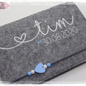 U-Heft Hülle Filz Herz Junge Mädchen personalisiert HERZ grau HELLBLAU grau bestickt Impfpassfach Geburt Geschenk