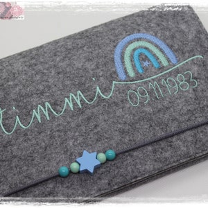 U-Heft Hülle Filz Herz JUNGE personalisiert REGENBOGEN Stern grau mint blau bestickt Impfpassfach