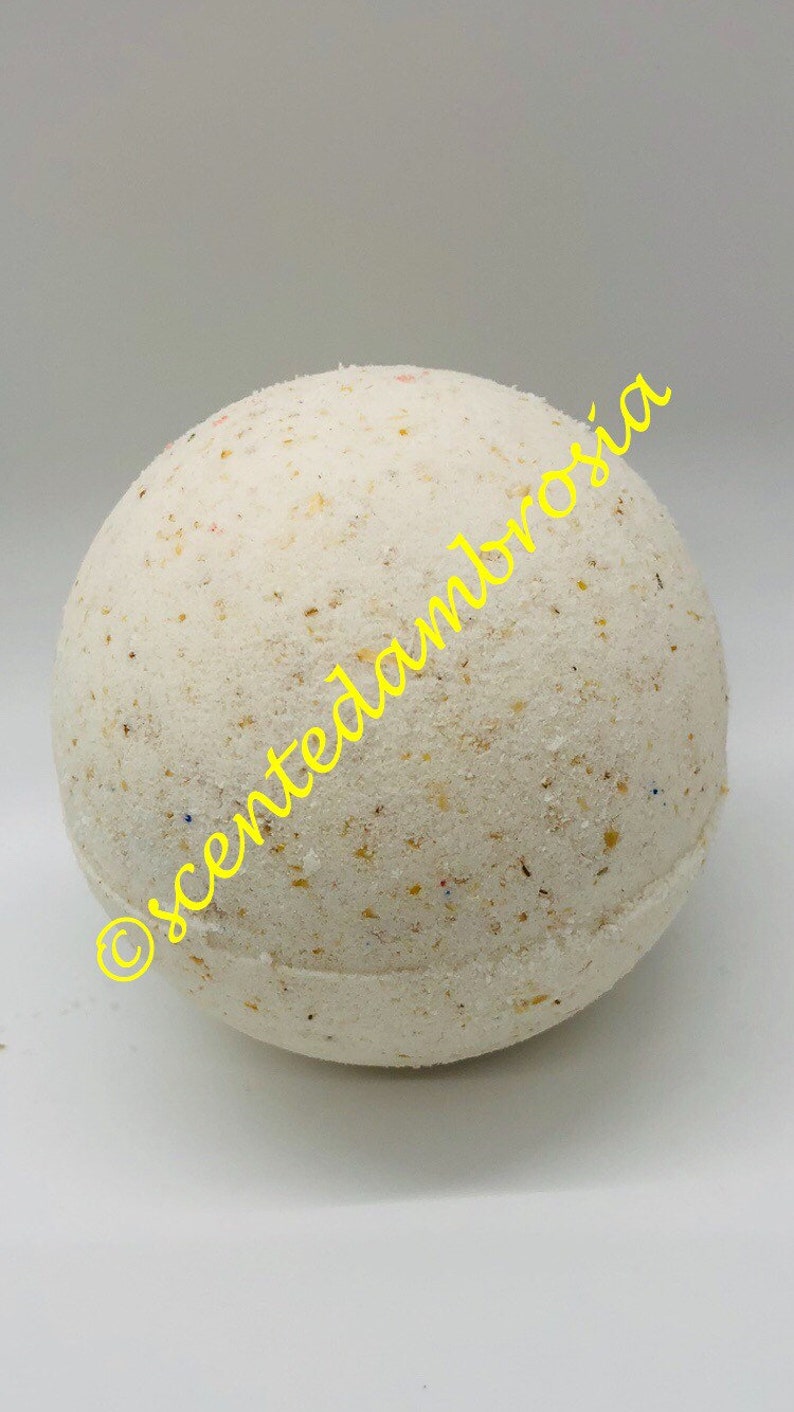 Oatmeal, Milk & Honey Bath Bomb image 2