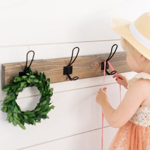 Farmhouse Wood Coat Rack | Wall Hook | Entryway Hook | Coat Hook | Towel Hook | Farmhouse Hook | Rustic Wall Hook | Farmhouse Coat Hook bild 4