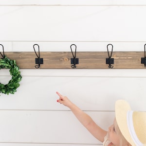 Farmhouse Wood Coat Rack | Wall Hook | Entryway Hook | Coat Hook | Towel Hook | Farmhouse Hook | Rustic Wall Hook | Farmhouse Coat Hook bild 3