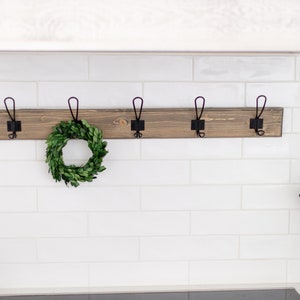Farmhouse Wood Coat Rack | Wall Hook | Entryway Hook | Coat Hook | Towel Hook | Farmhouse Hook | Rustic Wall Hook | Farmhouse Coat Hook bild 2