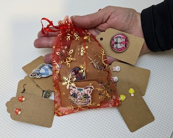 Mystery gift bag Alice in Wonderland mixed items