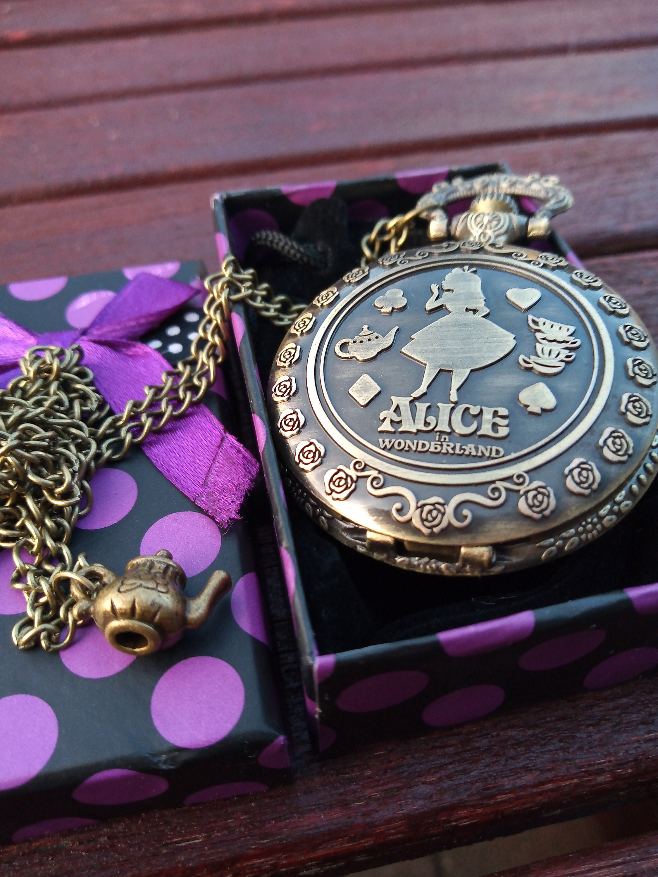 Creativearrowy Retro Alice in Wonderland Theme Steampunk Pocket Watch Bronze Quartz Pocket Watches Vintage Fob Watches Christmas Brithday Gift