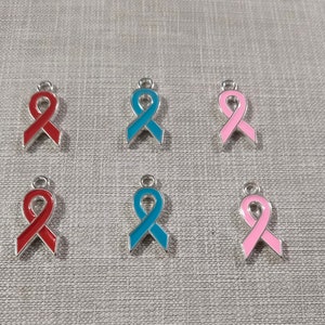 20個 エナメルリボンチャーム、リボン啓発ペンダント、10 x 21 mm ターコイズ、レッド乳がんチャーム、ジュエリー DIY ユニーククラフト用品 A795