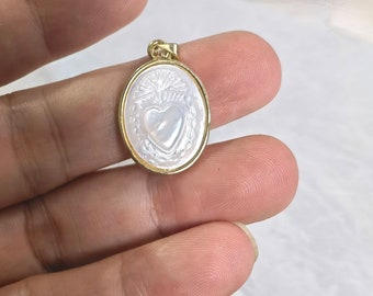 1pc-30pcs Gold Plated With Natural Mother Of Pearl Carving Sacred Heart Charm Pendant 17x25mm Oval White Mop Sacred Heart of Jesus ,BA- 1114