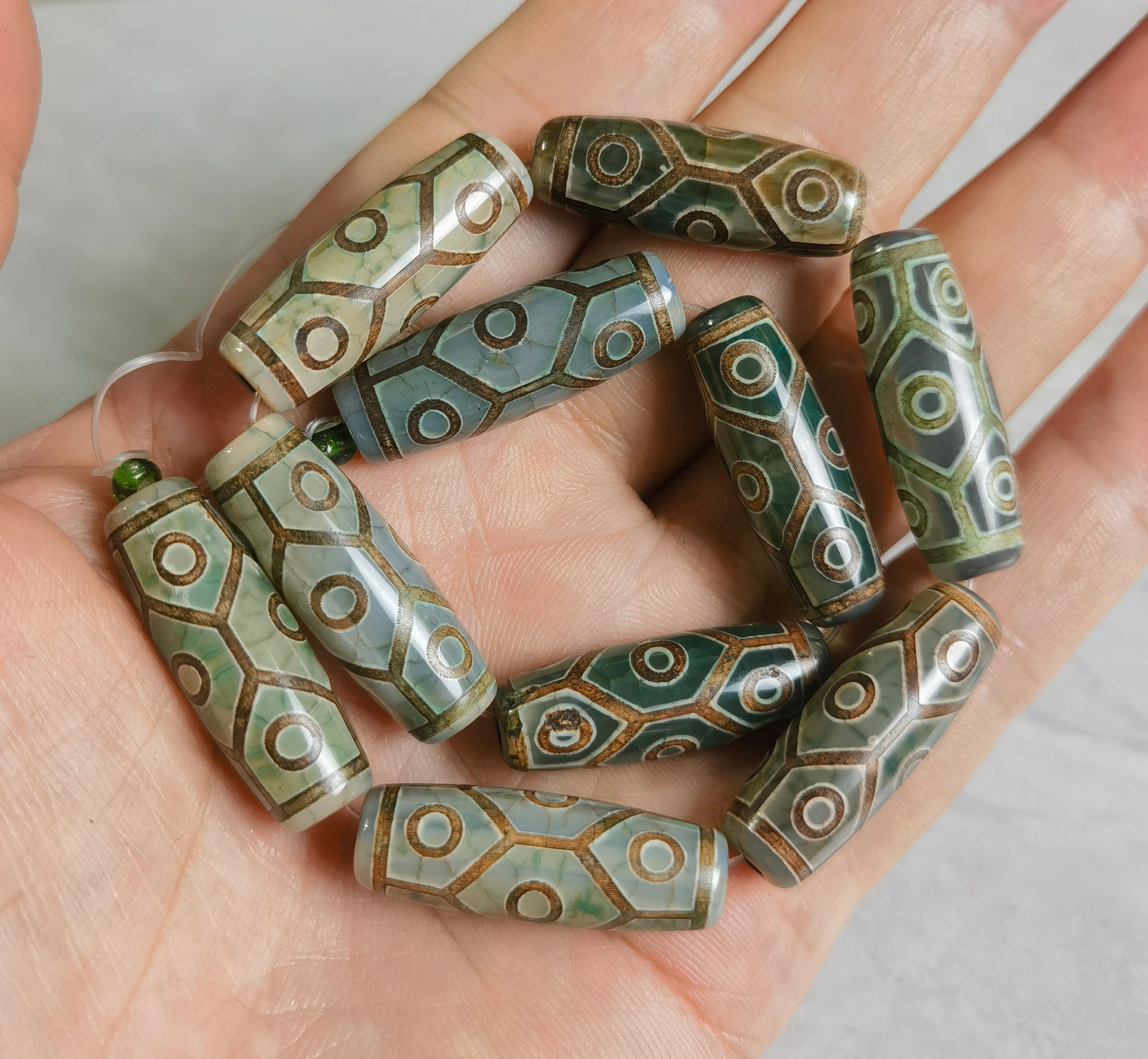 050 The Gzi Beads of Tibet【超希少品】西藏天珠本　！ 10pcs Ancient Green Tibetan Dzi Beads ,10x30mm Sacred Beads, 9 Eye