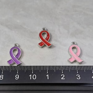 エナメルリボンチャーム 20 個、11 x 18 mm リボン啓発ペンダント、ピンク、赤、紫の乳がんチャーム、BA- 1144