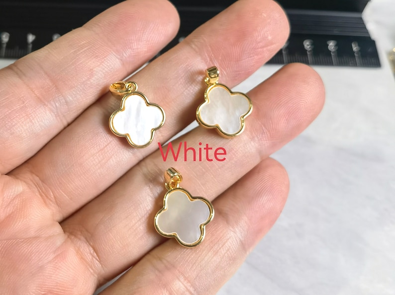 14x17mm Plaqué or sur laiton charme de trèfle à quatre feuilles, pendentif en nacre à quatre trèfles, deux couleurs disponibles, 2 50pcs, BA 1212 White