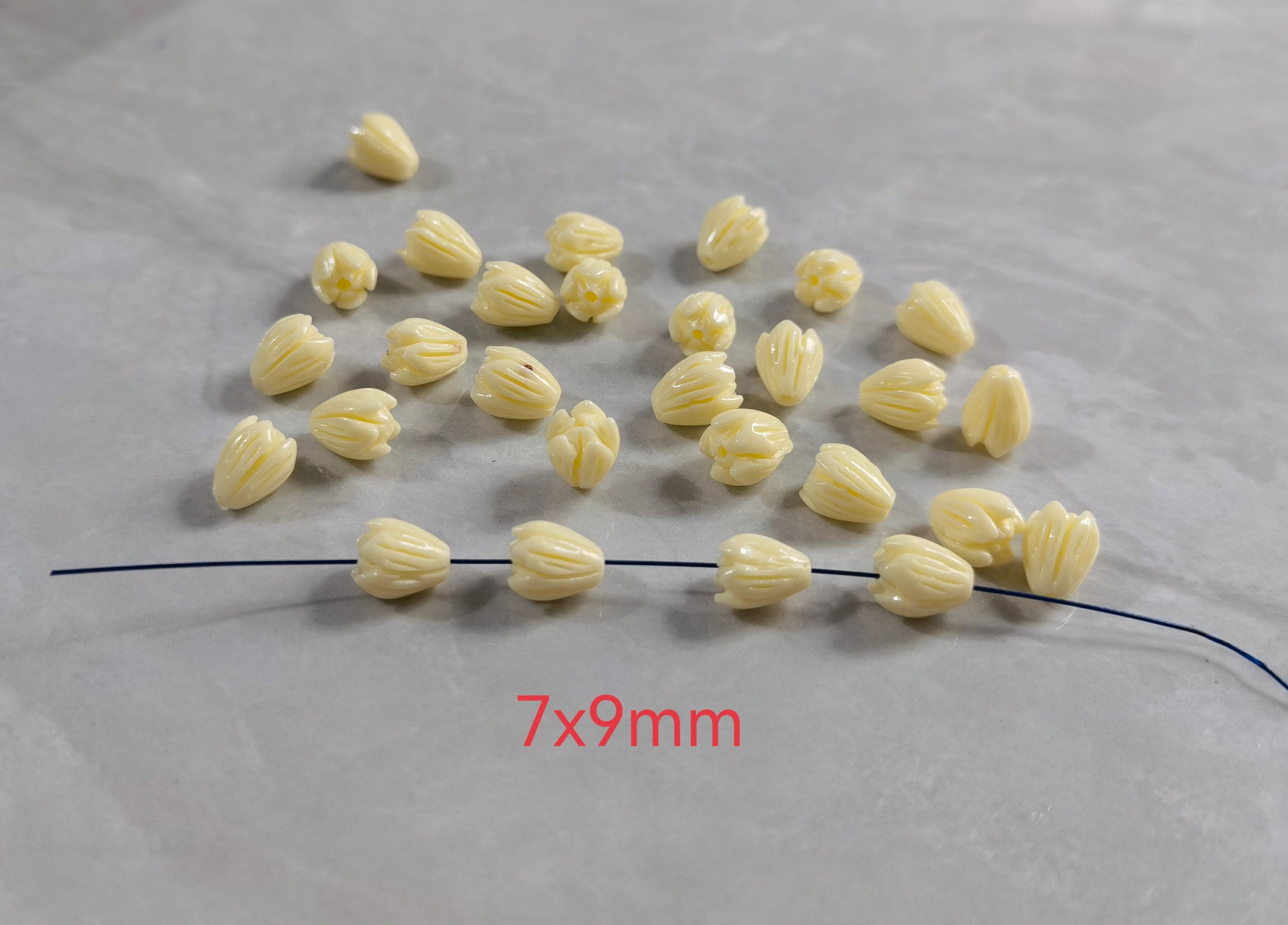 Ekaterina ページ ラウンド＆フラワー ストーンウェア 5個 + 5個 Hawaiian Pikake Beads, Composite Resin Coral Flower Bead