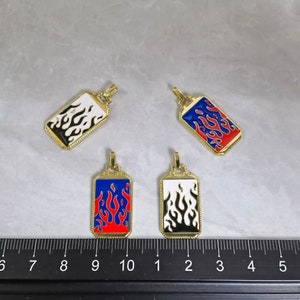 1 pendentif tarot motif feu, pendentif carte de tarot rempli d'or, breloque tarot rectangulaire en émail, 14 x 30 x 1,7 mm, BA-1129