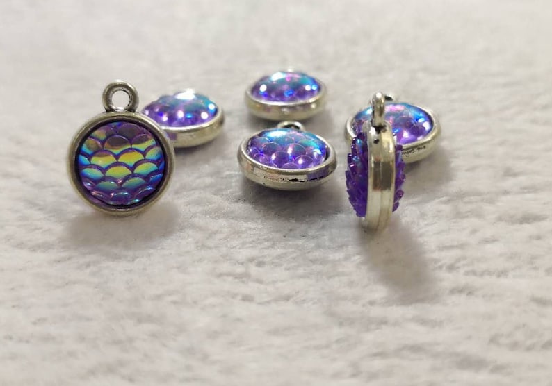 6pcs 13mm Double Sided Aurora Purple Round Dome Fish Scale Charm Fish Dragon Scale Charms Mermaid Scale Charms Fish Scale Pattern Pendant
