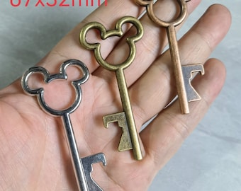 Sleutelflesopener Charms, 67x32mm sleutelbedelhanger, dubbelzijdige sleutel voor het maken van sieraden, drie kleuren beschikbaar, 10 - 20 stuks, BA-1365