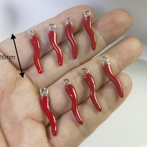 Dije de chiles rojos, dijes de chiles chapados en rodio, dije de pimiento esmaltado de 26 x 5 x 2,8 mm, 10-100 piezas, BA- 1231
