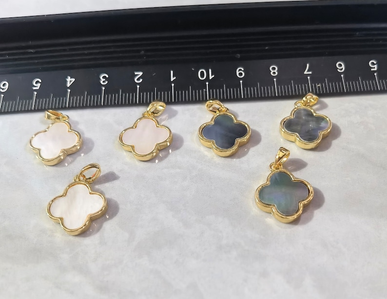 14x17mm Plaqué or sur laiton charme de trèfle à quatre feuilles, pendentif en nacre à quatre trèfles, deux couleurs disponibles, 2 50pcs, BA 1212 image 2