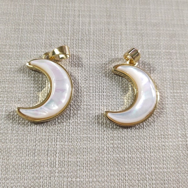 1 - 50pcs Cuivre plaqué or avec pendentif de charme de lune de nacre, 16x23mm Charmes de demi-lune, Charme de lune, Découvertes, BA-735