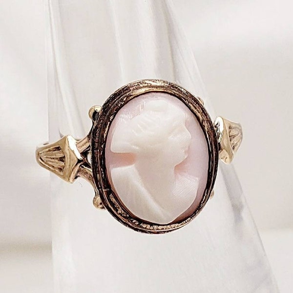 Lovely Antique 1800'S Edwardian Angel Skin Peach & White Coral Cameo 10k Yellow Gold Ring Authentic Original Statement Engagement