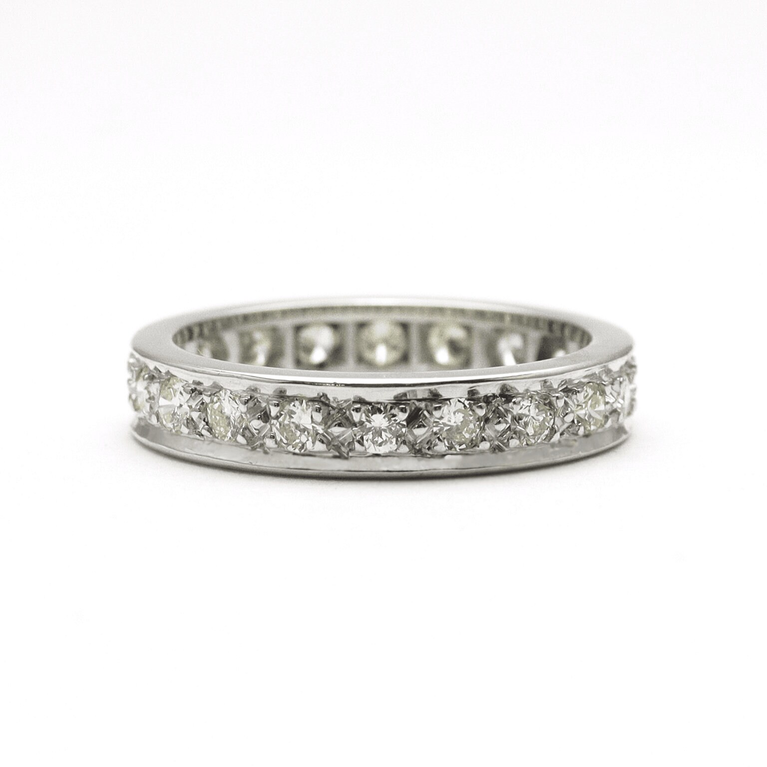 1 Karat Diamant Eternity Ring 18 Karat Weißgold Etsy 1 Karat Diamant Eternity Ring 18 Karat Weißgold Etsy