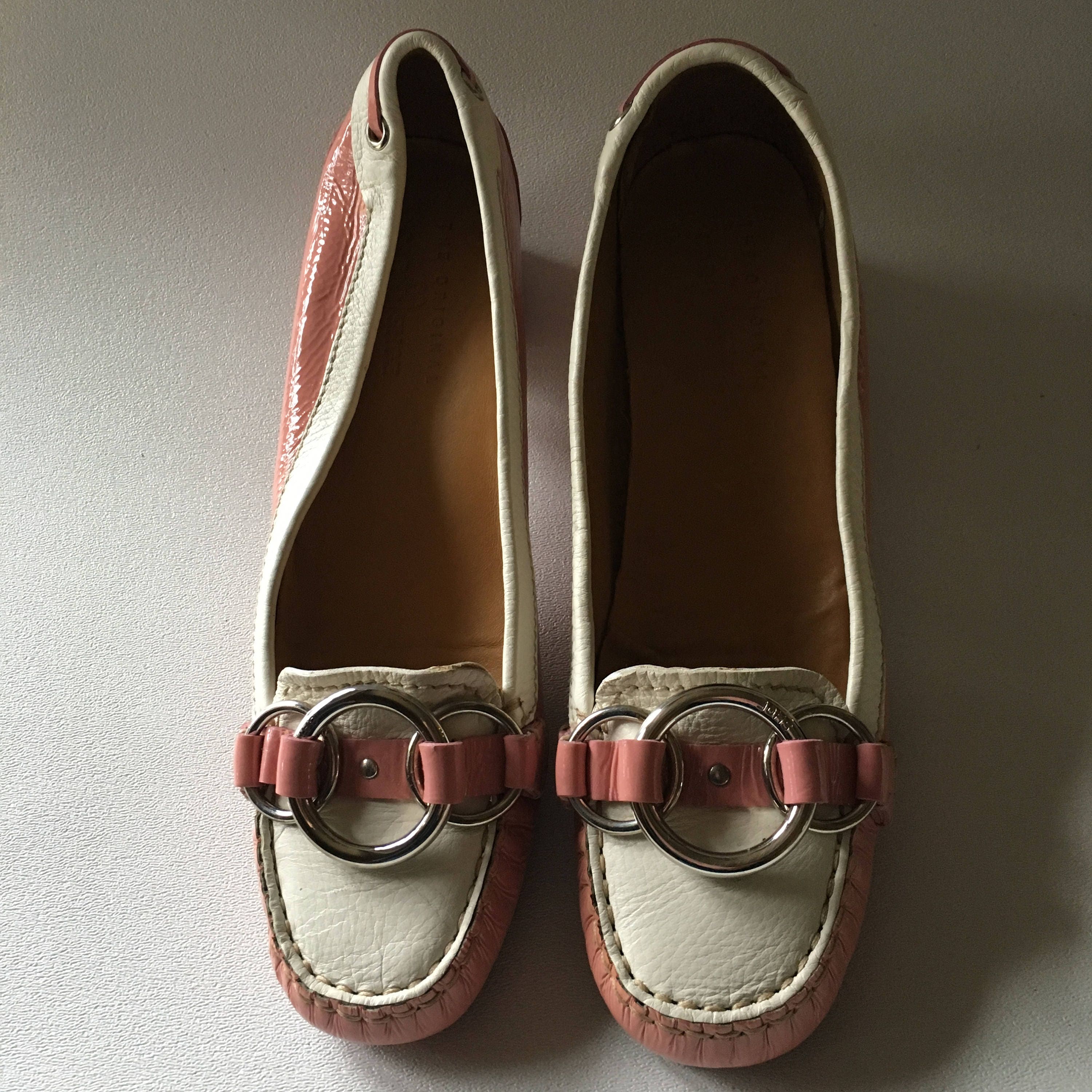 voiture de chaussures, rose et blanc des mocassins en cuir , voiture de chaussures, rose et blanc blanc blanc des mocassins en cuir , 65fa74
