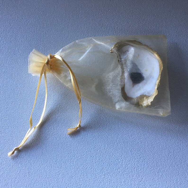 Catering Trinkets Custom art Handprinted with Gold Leaf Oyster Shell Dishes for Jewelry Place Cards