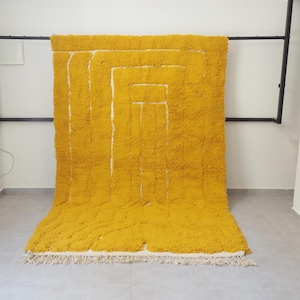Handmade Moroccan Berber Rug: Yellow Wool Carpet