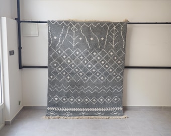 Handwoven Gray Moroccan Wool Rug - Berber Tribal Design, Boho Carpet (8.1x5.4 ft)