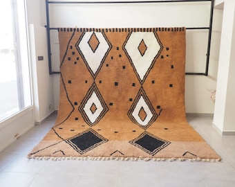Handmade Ivory Moroccan Rug: Berber Wool Carpet, Brown Pattern