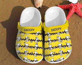 Personalisierte Snoopy Charlie Brown Peanuts benutzerdefinierte Clogs-Schuhe, klassische Clogs für Männer, Frauen und Kinder, lustige Clogs-Schuhe, Sandale, Geburtstagsgeschenk
