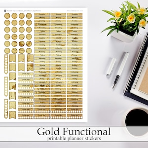Op de afbeelding: Gouden functionele printbare planner stickers met een marmer- en gouden folie ontwerp. De stickers bevatten cirkels, banners en labels met dagen van de week en zinnen zoals "Drink Up!" en "Goals!"