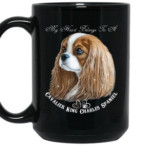 Arte Cavalier King Charles Spaniel, Blenheim Caneca de café Cavalier King Charles Spaniel - Meu coração pertence a uma caneca Cavalier