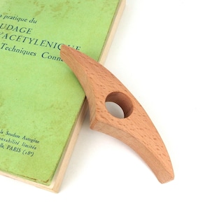 Wooden page spreader, practical thumb book holder