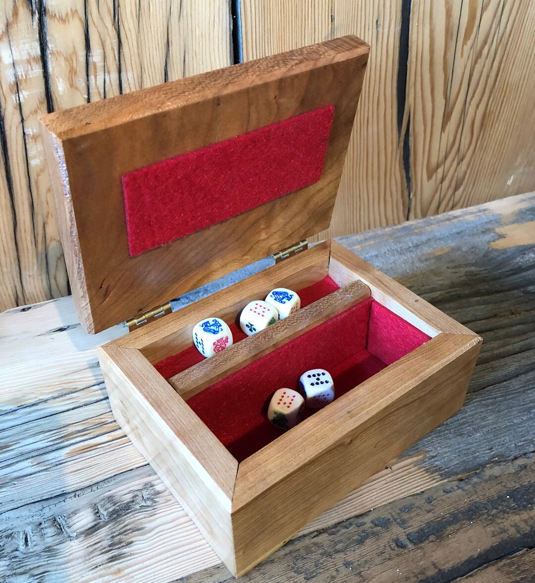 Liar's Dice Game Free Engraving Etsy