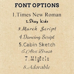 Może przedstawiać: Lista ośmiu opcji czcionek do projektu graficznego. Opcje to: Times New Roman, Stay kids, Marck Script, Dancing Script, Cabin Sketch, Alex Brush, Migaela i Adorable.