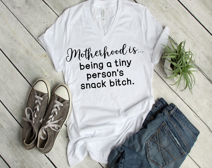 Motherhood Is Being A Tiny Persons Snack Bitch Svg, Mom Svg, Adult Humour Svg, Motherhood Svg, Sarcastic Svg, T Shirt Designs, Funny Svg