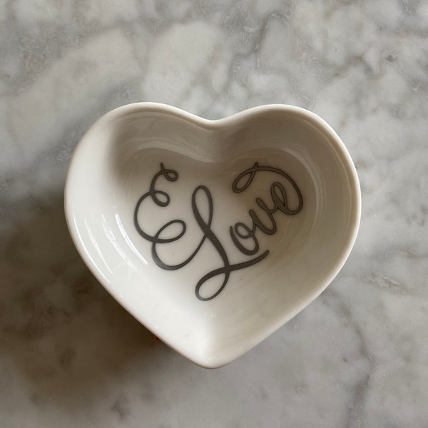 Coupelle coeur en céramique, porte bagues, inscription "love"
