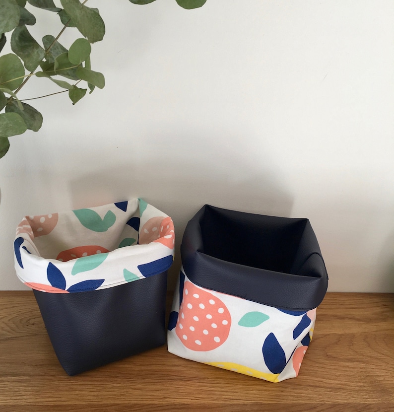 Basketpocket-pocket fabric and faux leather pot midnight blue with citrus motifs reversible model